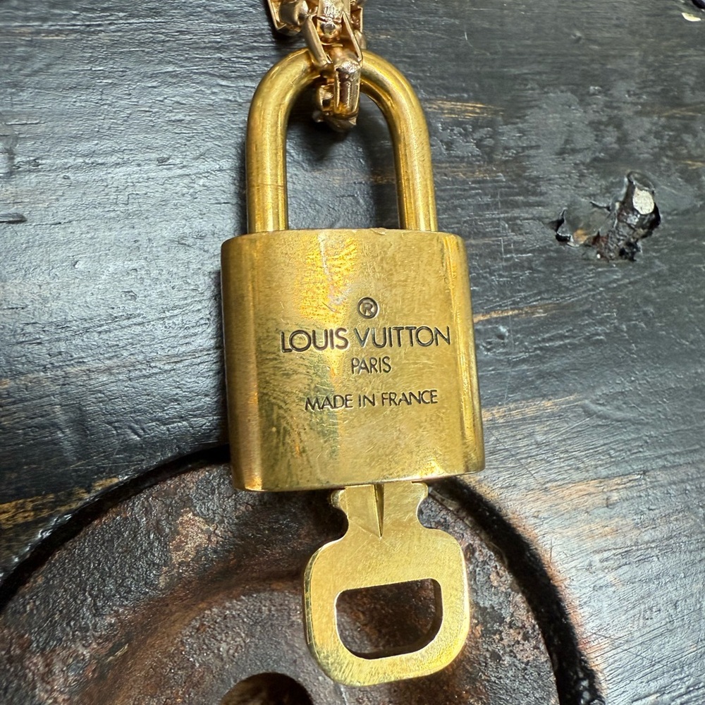 Louis Vuitton Lock & Key #316 on unbranded Chain - Picture 3 of 12